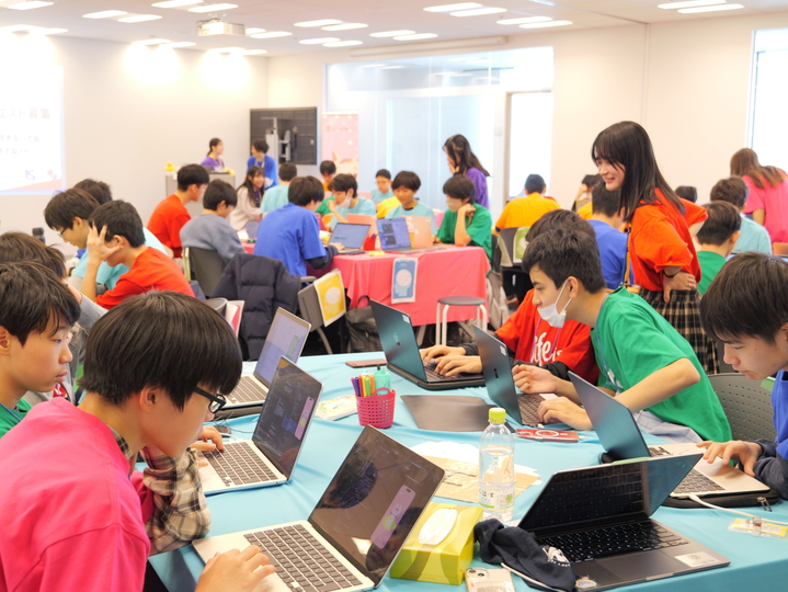 海城中学高等学校「IT・プログラミングキャンプ」への支援